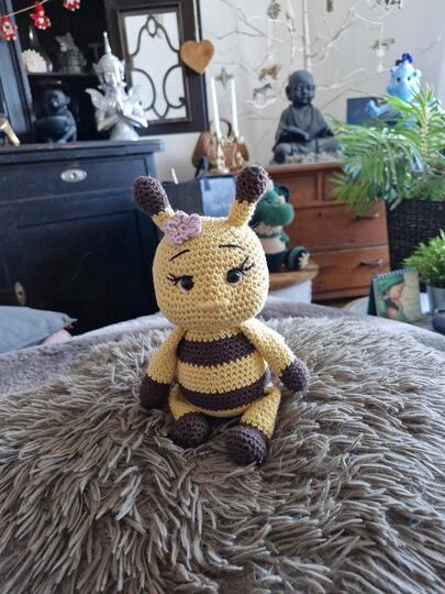 Summy the Bee Crochet Pattern English