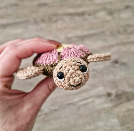 PDF Häkelanleitung Amigurumi African Flower Schildkröte Florentina