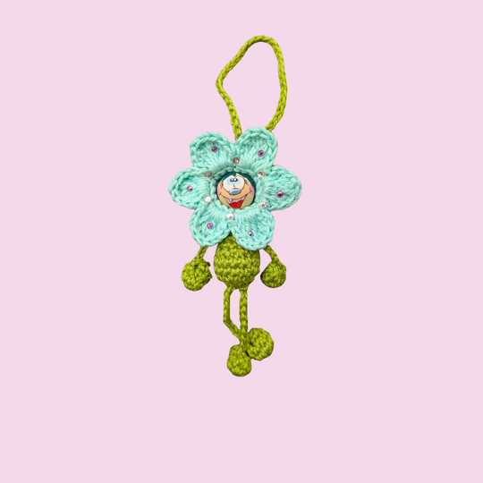  Blumenanhänger – Häkelanleitung für ein fröhliches Accessoire 