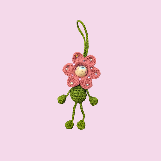  Blumenanhänger – Häkelanleitung für ein fröhliches Accessoire 