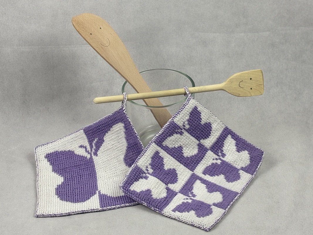 “Butterfly Chef” Pot Holders – A Double-Sided Knitting Pattern