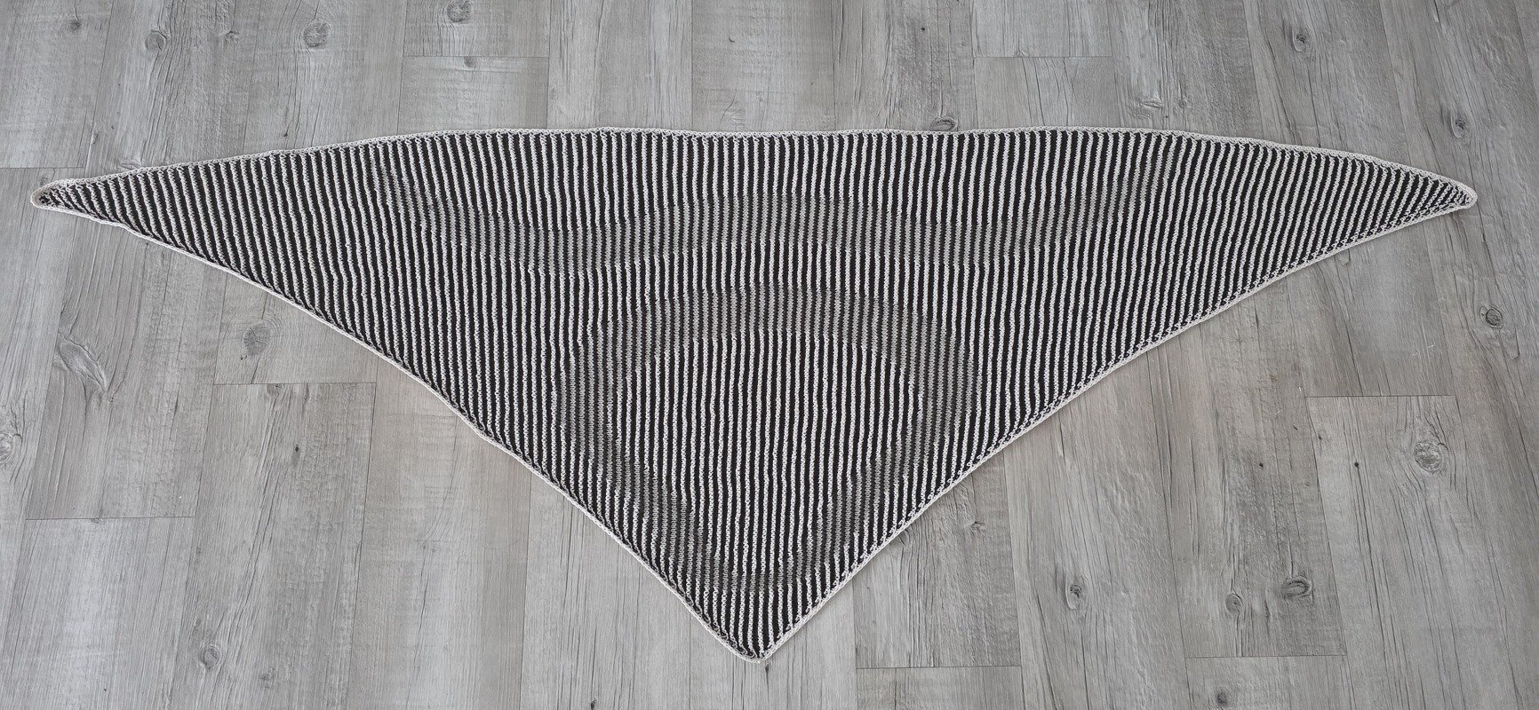 Stier (Sternzeichen) Schattenstricken, Illusionsstricken, Motivtuch - Bild 5