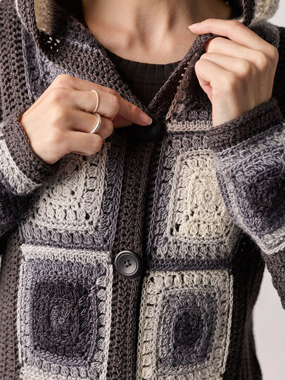 JACKE GILLIAN … MIT GRANNYS GEHÄKELT