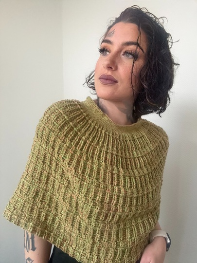 Häkelanleitung Schulterschmeichler "FRÜHLINGSERWACHEN"