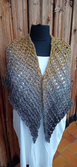 Mareo & Marea — 2-in-1 Triangular Shawl Crochet Pattern