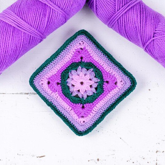 Boho Floral Granny Square Pattern (Video Tutorial)