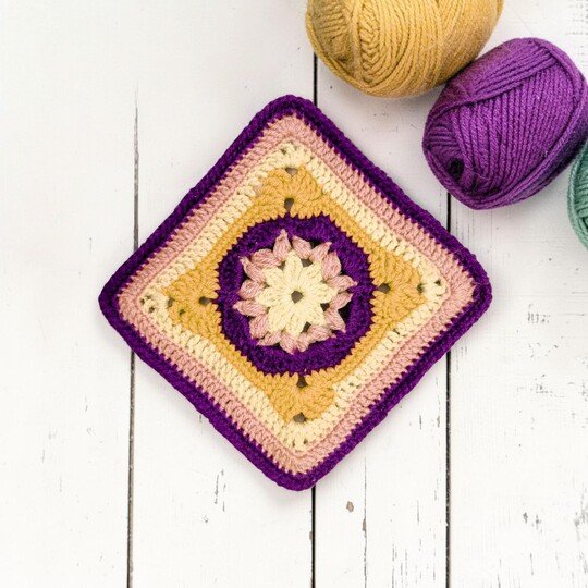 Boho Floral Granny Square Pattern (Video Tutorial)