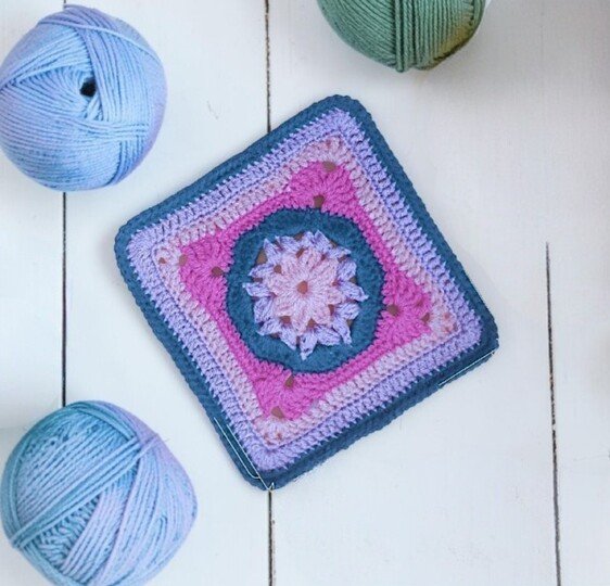 Boho Floral Granny Square Pattern (Video Tutorial)