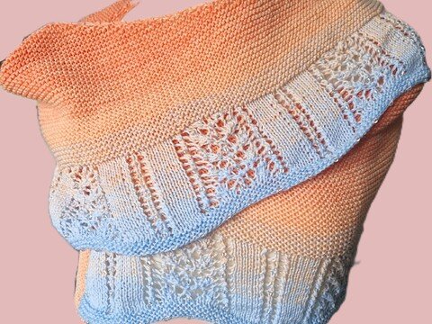 Cora - Strickanleitung für ein halbrundes Tuch mit Lace und Perlen