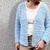 Strickanleitung Cardigan Yuna – Lochmuster Jacke mit Fransengarn