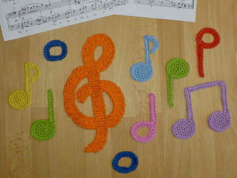 Häkelanleitung Applikationen Violinschlüssel und Noten
