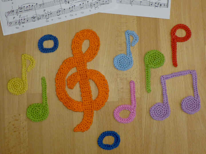 Häkelanleitung Notenschlüssel und Noten, Applikation, Musik