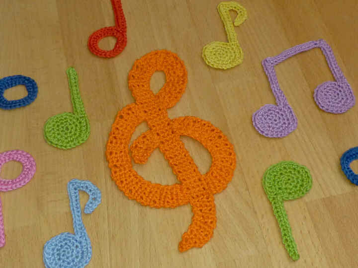 Häkelanleitung Applikationen Violinschlüssel und Noten