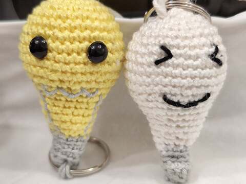 Crochet Pattern: Light Bulb Keychain