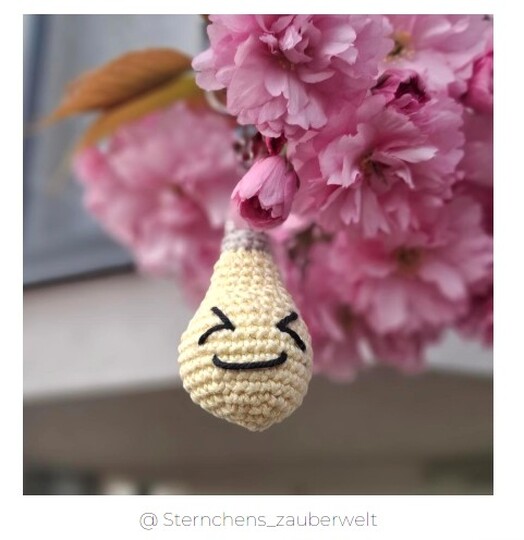 Crochet Pattern: Light Bulb Keychain