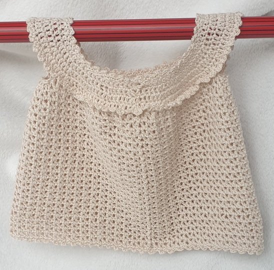 Häkelanleitung: Baby-Sommertop Nicky „V-Stitch Breeze“ – Nahtlos & leicht