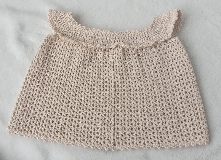Häkelanleitung: Baby-Sommertop Nicky „V-Stitch Breeze“ – Nahtlos & leicht