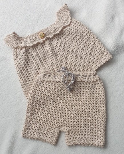 Häkelanleitung: Baby-Sommertop Nicky „V-Stitch Breeze“ – Nahtlos & leicht