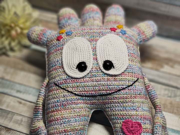 Häkelanleitung "Schmuse-Monsterle" (Dekokissen/Spieluhr)