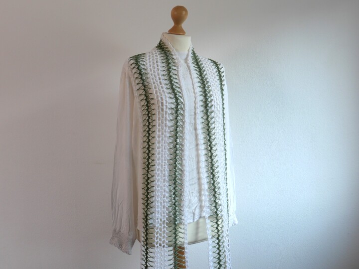 Kostenlose Anleitung für einen luftig frischen Laceschal, gabelgehäkelt