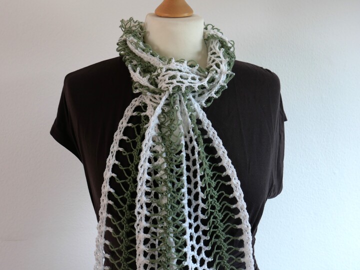 Kostenlose Anleitung für einen luftig frischen Laceschal, gabelgehäkelt
