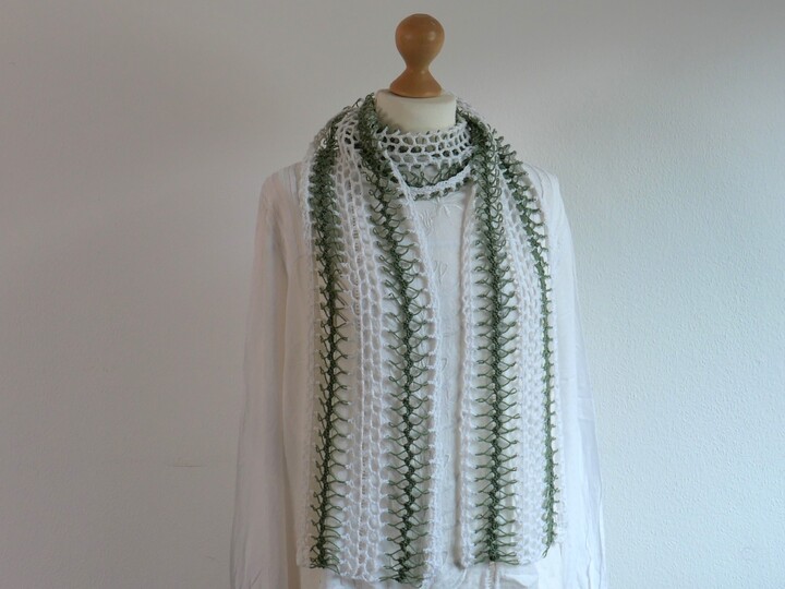 Kostenlose Anleitung für einen luftig frischen Laceschal, gabelgehäkelt