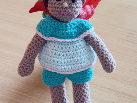 Häkelanleitung Puppe mit Tunika und kurzer Hose, Spielzeug oder Dekoration