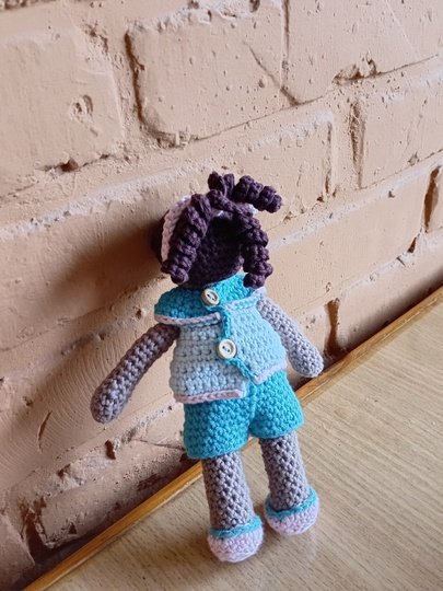 Häkelanleitung Puppe mit Tunika und kurzer Hose, Spielzeug oder Dekoration