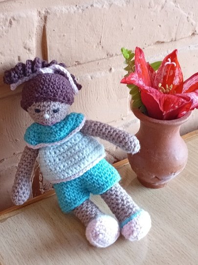 Häkelanleitung Puppe mit Tunika und kurzer Hose, Spielzeug oder Dekoration