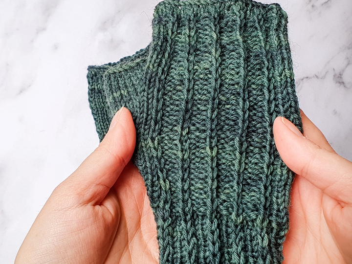 ONELINER fingerless mittens knitting pattern