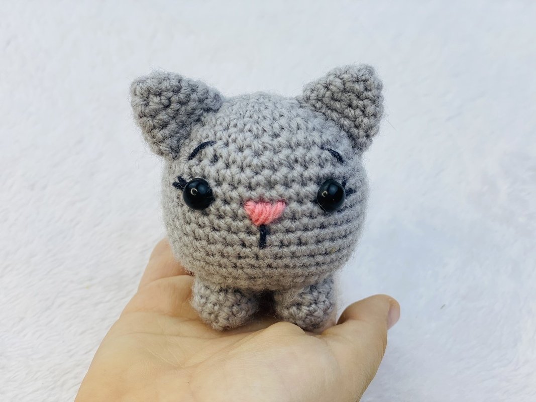 7cm Tiny Kitten Crochet Pattern , Stress Reliever & Bag