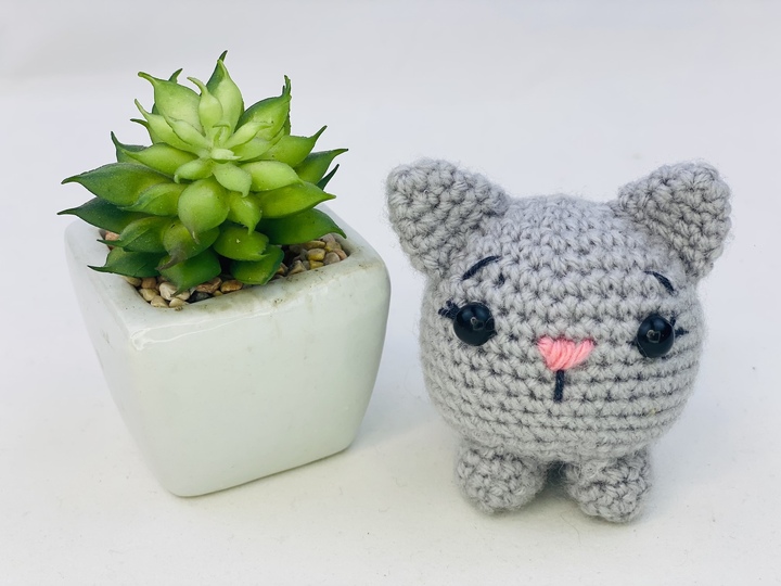 7cm Tiny Kitten Crochet Pattern , Stress Reliever & Bag