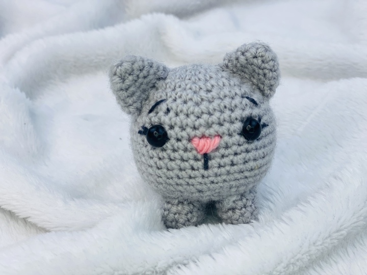 7cm Tiny Kitten Crochet Pattern , Stress Reliever & Bag