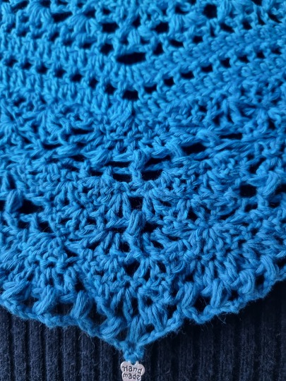 Häkelanleitung für das flache Dreieckstuch Saya No 1