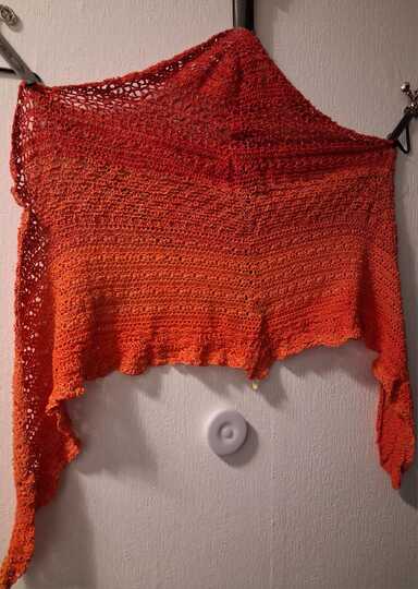 Häkelanleitung für das flache Dreieckstuch Saya No 1