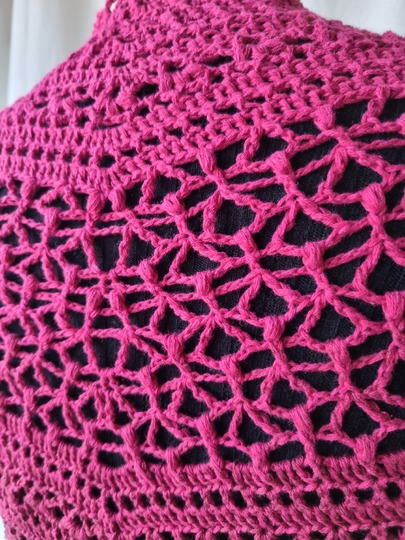 Häkelanleitung für das flache Dreieckstuch Saya No 1