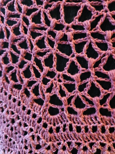 Häkelanleitung für das flache Dreieckstuch Saya No 1