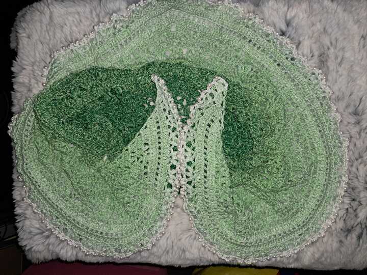 Häkelanleitung für das flache Dreieckstuch Saya No 1