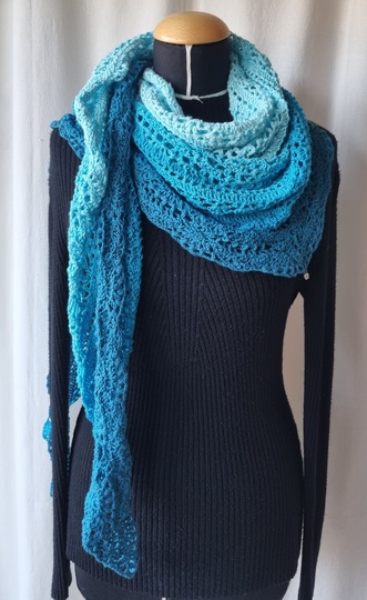 Häkelanleitung für das flache Dreieckstuch Saya No 1