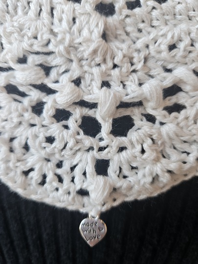 Häkelanleitung für das flache Dreieckstuch Saya No 1