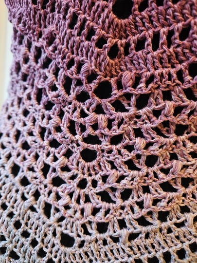 Häkelanleitung für das flache Dreieckstuch Saya No 1