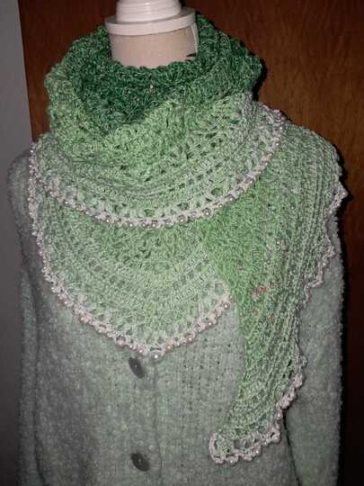 Häkelanleitung für das flache Dreieckstuch Saya No 1