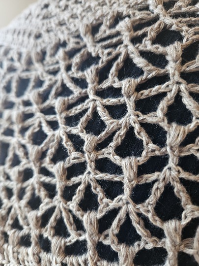 Häkelanleitung für das flache Dreieckstuch Saya No 1