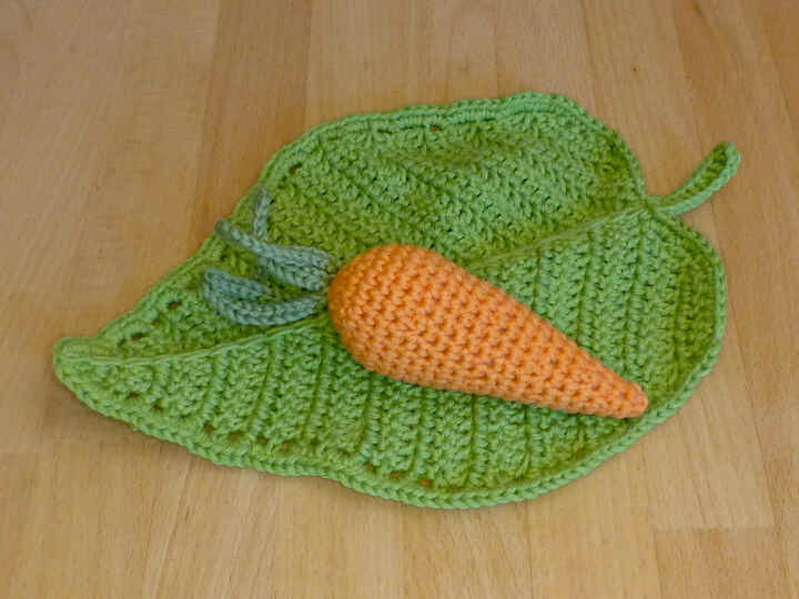 Häkelanleitung Schmusetuch Blatt und Babyrassel Karotte