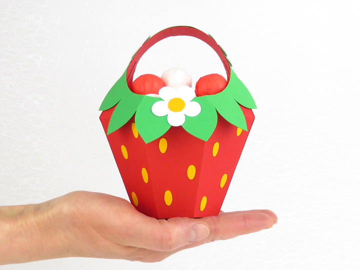 Kleine Geschenktasche für die Erdbeerzeit – Bastelvorlagen und Anleitung