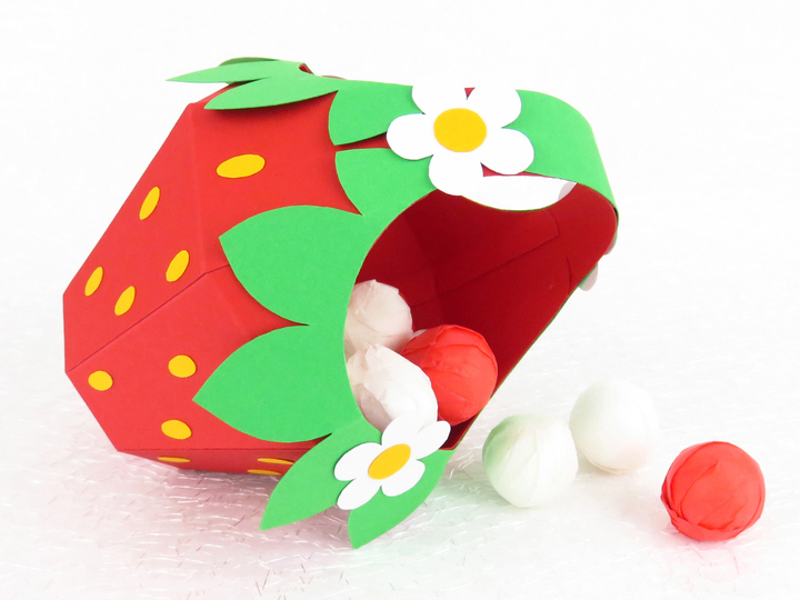 Kleine Geschenktasche für die Erdbeerzeit – Bastelvorlagen und Anleitung