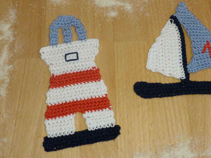 Häkelanleitung für eine maritime Leuchtturm-Applikation, Aufnäher