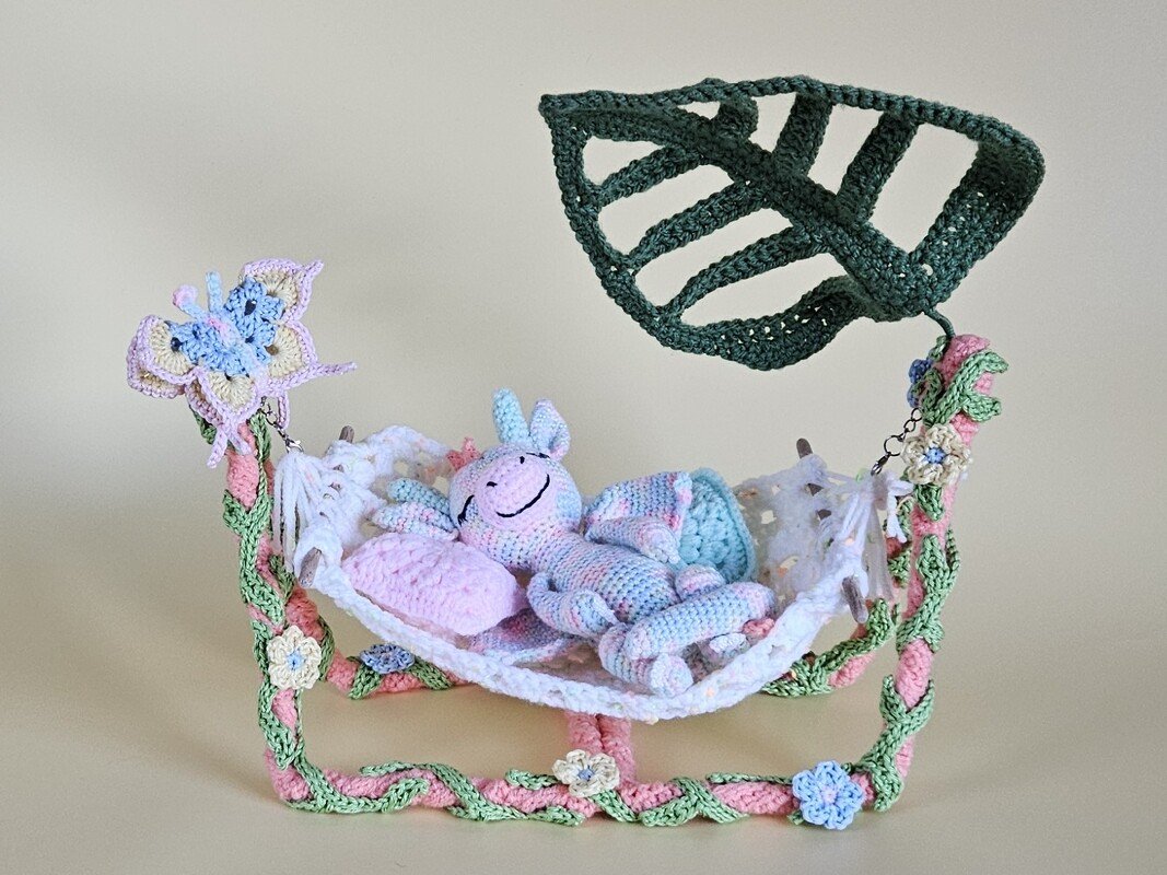 Drachenbaby Dreamy Häkelanleitung mit Hängematte & Blumen - Bild 2