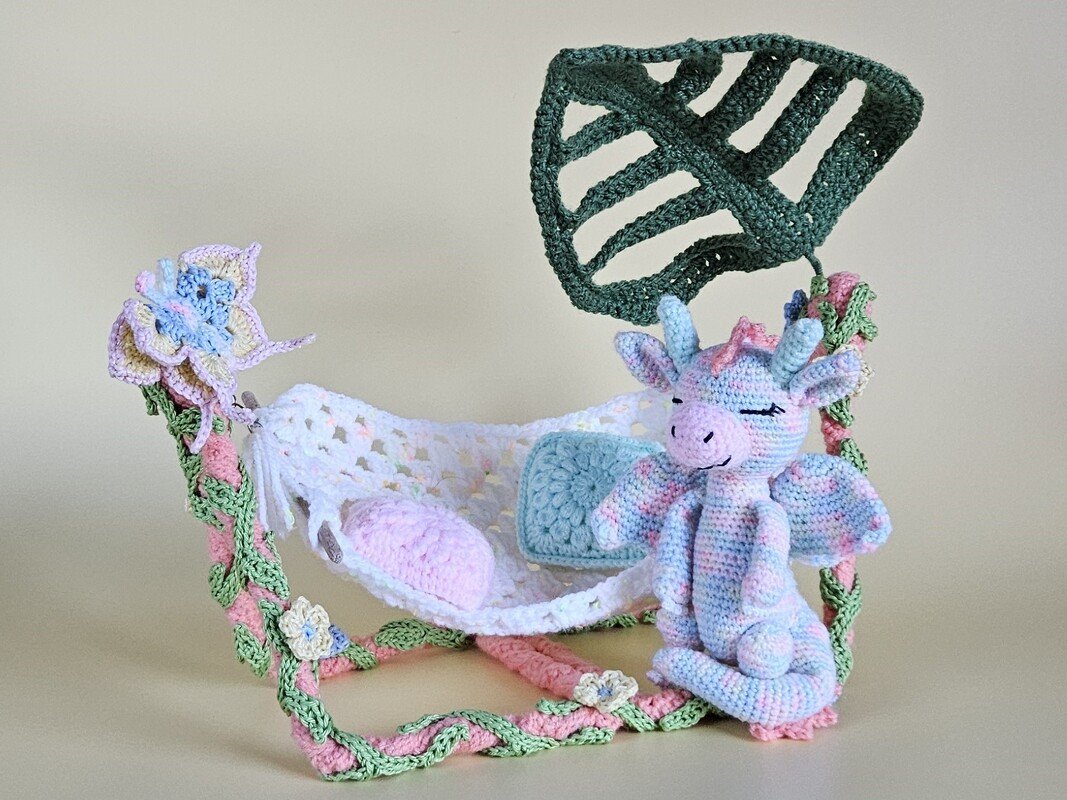 Drachenbaby Dreamy Häkelanleitung mit Hängematte & Blumen - Bild 3