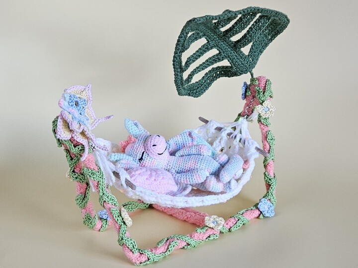 Drachenbaby Dreamy Häkelanleitung mit Hängematte & Blumen
